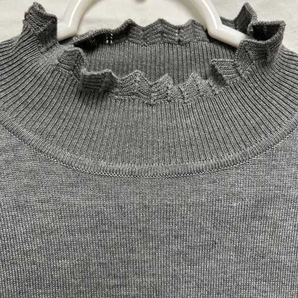 Cable & Gauge Grey Knit Trutleneck - Picture 3 of 6